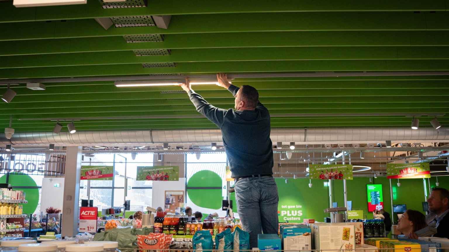Circular lighting at PLUS supermarket